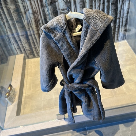 Tucker + Tate Plush Hooded robe - Picture 1 of 8
